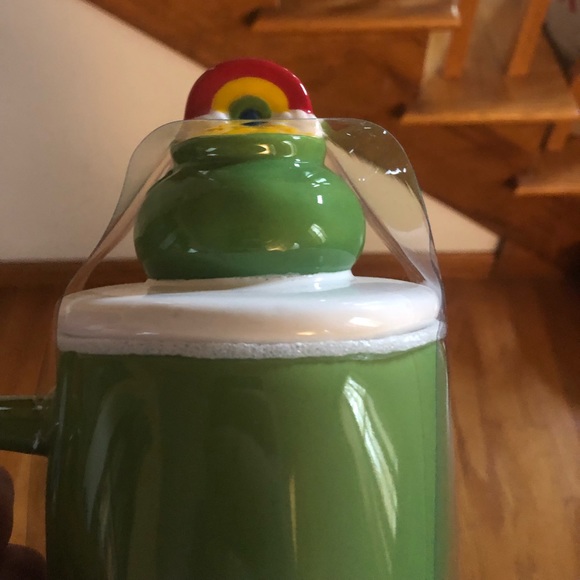 Rae Dunn Pot of Gold mug - Picture 4 of 4